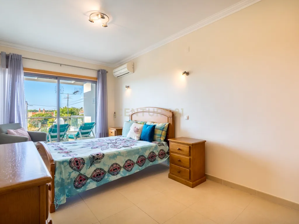Apartamento Duplex em condomínio privado com piscina, e grande zona verde. - Image 28