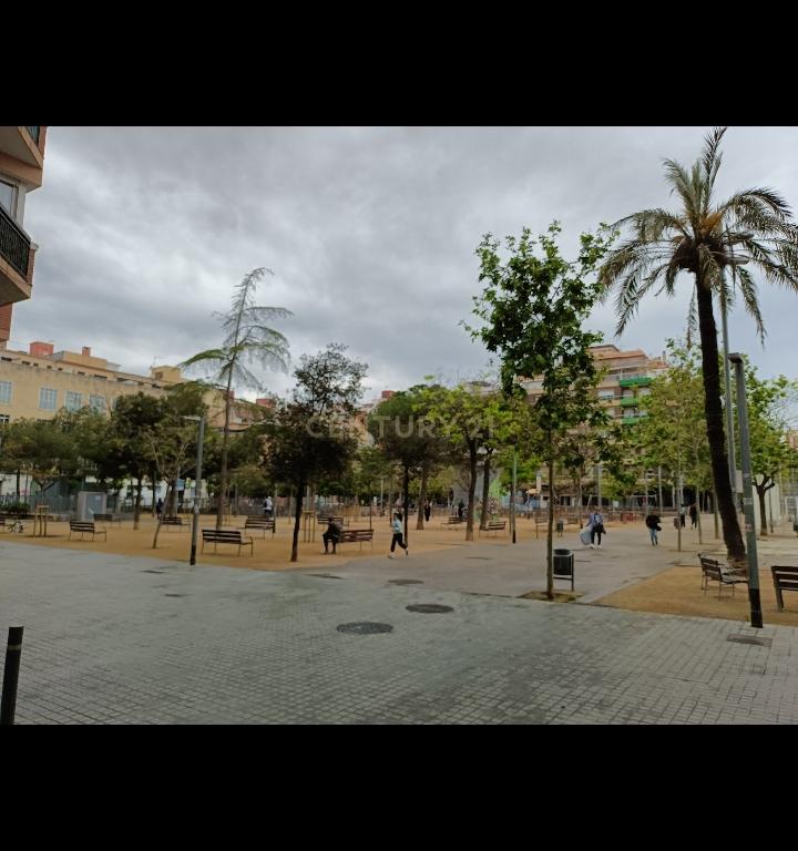 Local Comercial em Barcelona com Acessibilidade e Potencial - Image 15