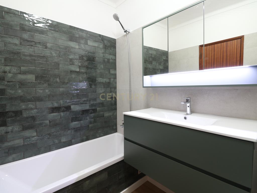 Apartamento T3 Remodelado na Avenida do Cristo Rei - ALMADA - Image 19