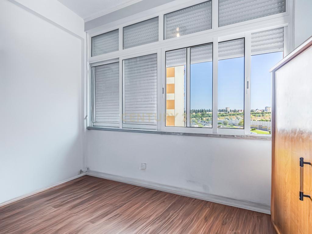 Apartamento T2 renovado para venda na pontinha - Image 15