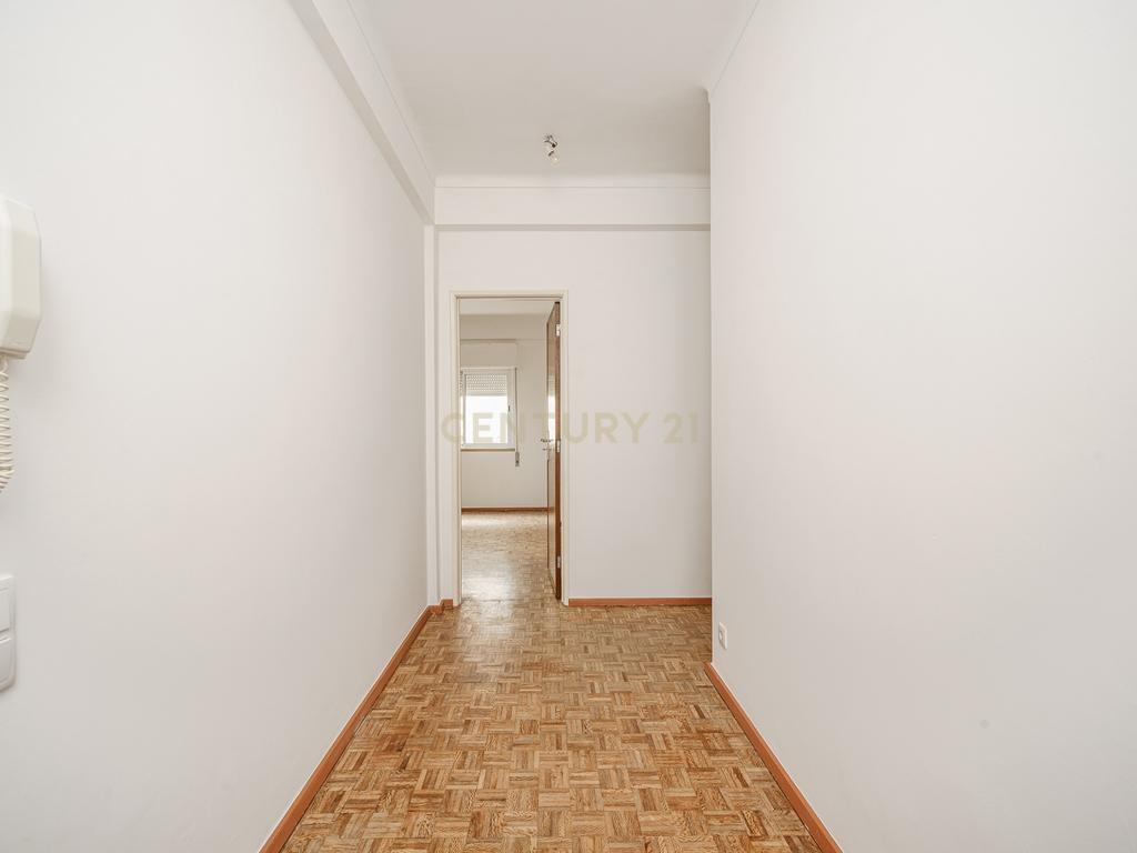 T3 Remodelado no Centro de Setúbal- Campo dos Arcos - Image 12