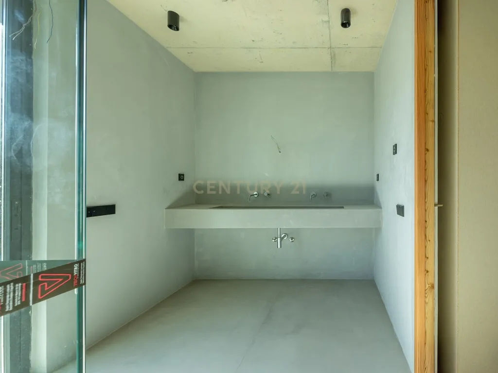 Moradia T6 com Projeto de Autor em Tróia/Comporta | Piscina, 3 Suites, Jardim Privado - Image 24