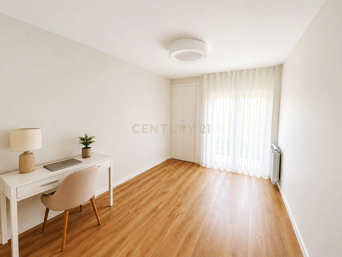 Fotografia 11 de Apartamento T3 com suite e lugar de parqueamento e Box fechada- Quinta das Marianas