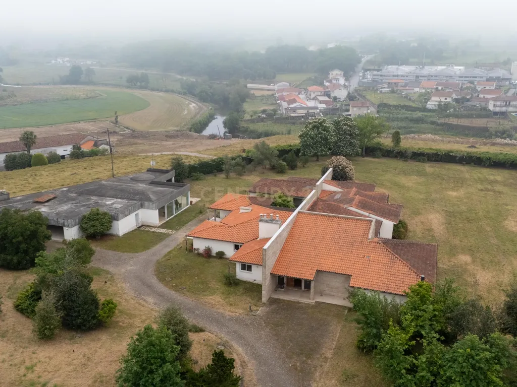 Moradia em vizela com 6 quartos e elevado potencial de investimento - Image 43