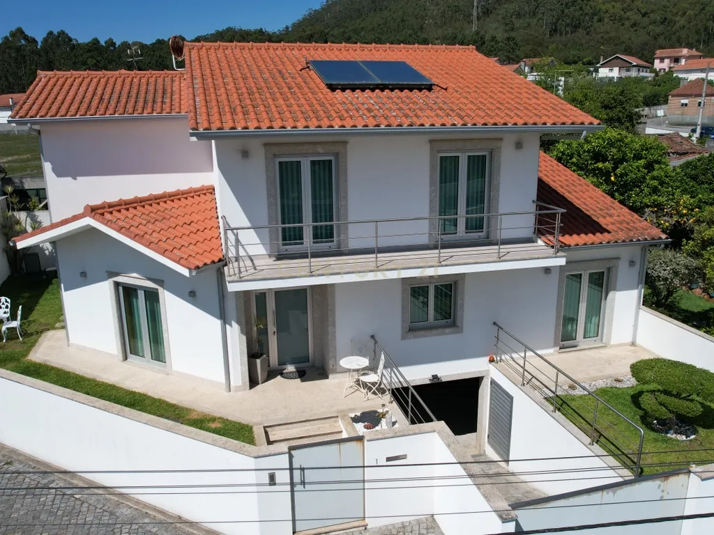 Moradia T4 em Esposende com Jardim e Garagem - Image 1
