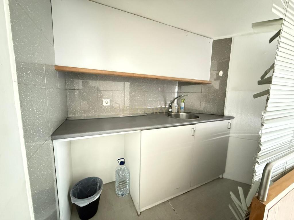 Arrendamento Loja 130 m2 na Praça Gil Vicente no centro de Almada - Image 12