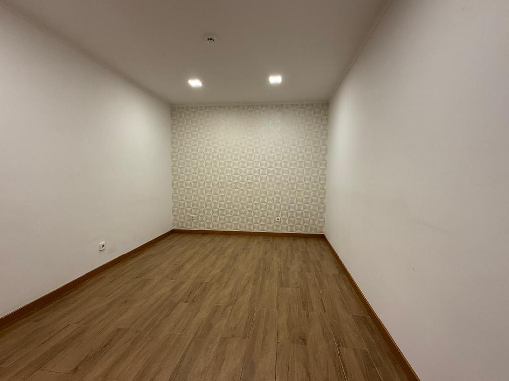 Arrendamento Loja 130 m2 na Praça Gil Vicente no centro de Almada - Image 14