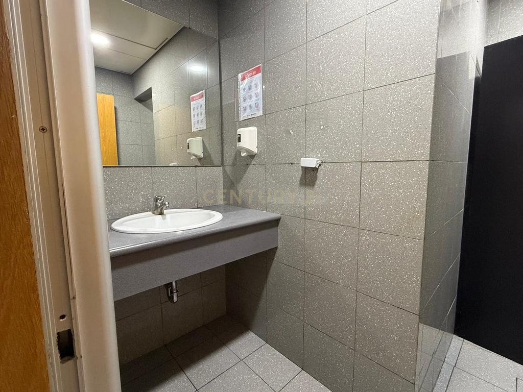 Arrendamento Loja 130 m2 na Praça Gil Vicente no centro de Almada - Image 26