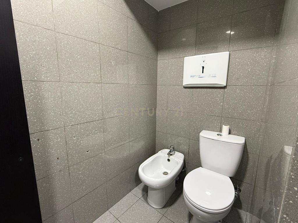 Arrendamento Loja 130 m2 na Praça Gil Vicente no centro de Almada - Image 23