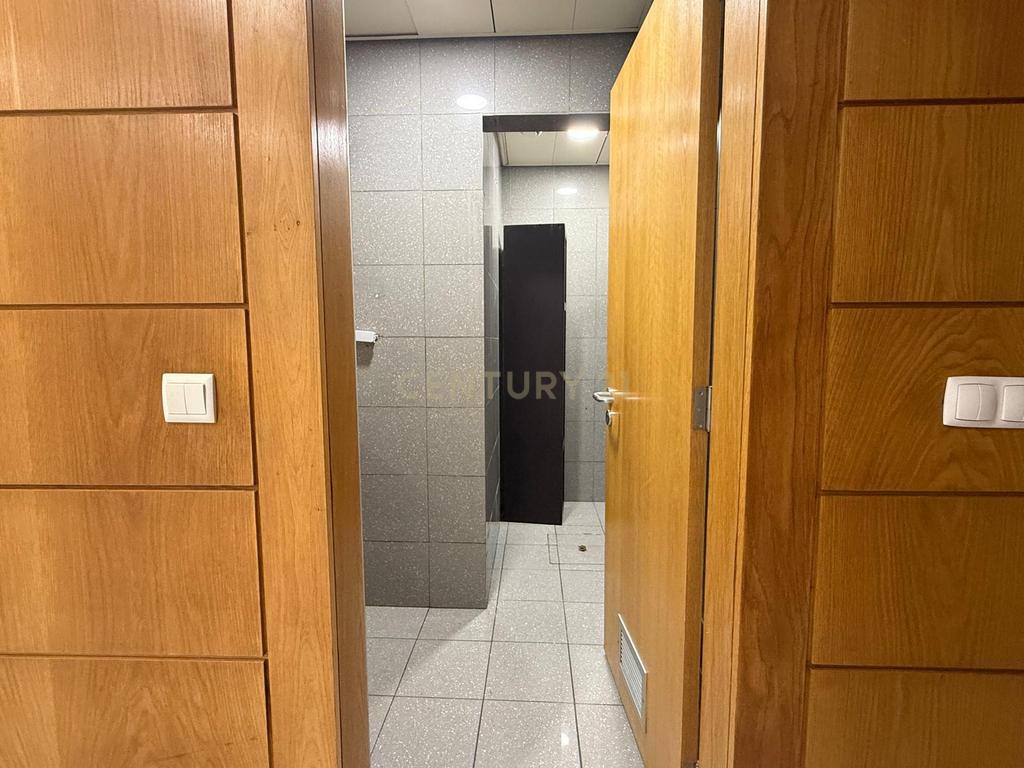 Arrendamento Loja 130 m2 na Praça Gil Vicente no centro de Almada - Image 22