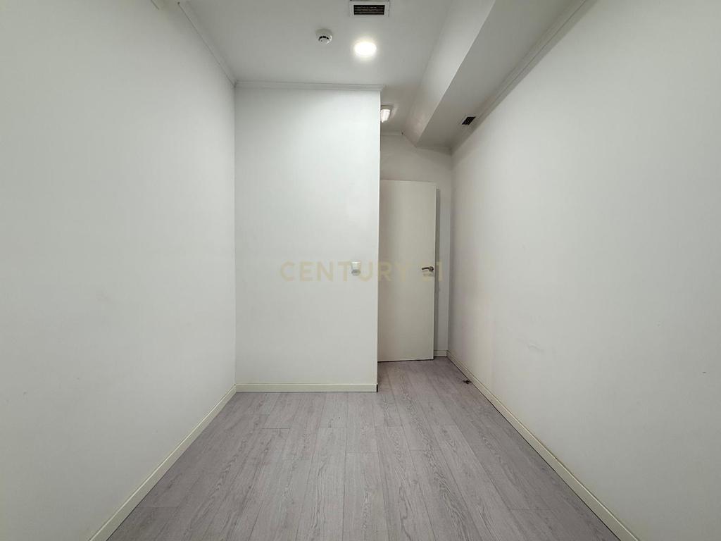 Arrendamento Loja 130 m2 na Praça Gil Vicente no centro de Almada - Image 16