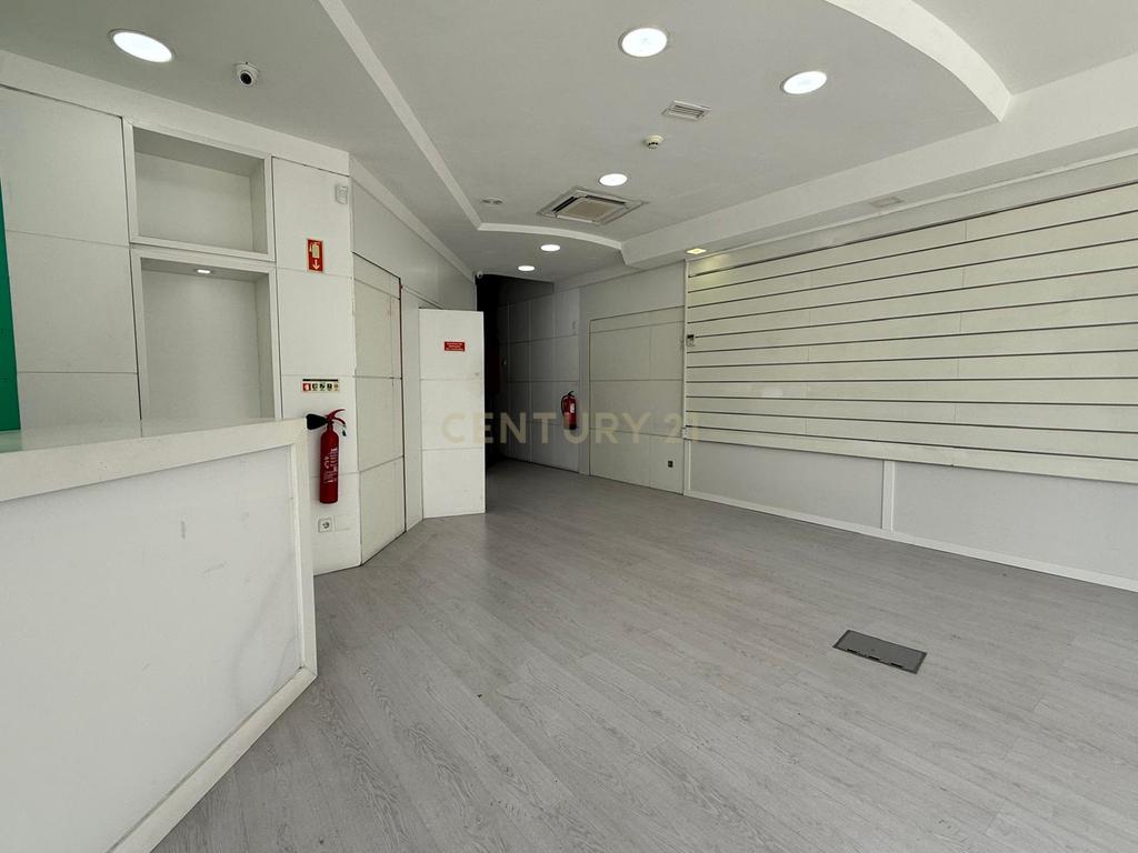 Arrendamento Loja 130 m2 na Praça Gil Vicente no centro de Almada - Image 21