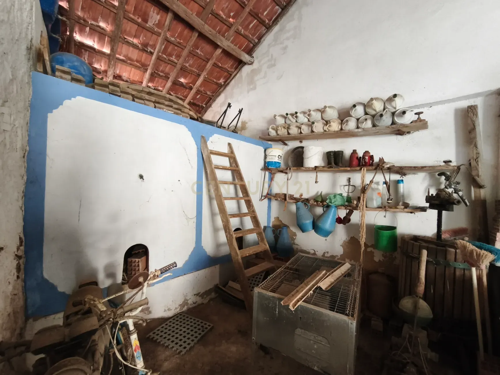Arrecadação com Potencial de Transformação em Alojamento Local, Vila Chã - Alenquer