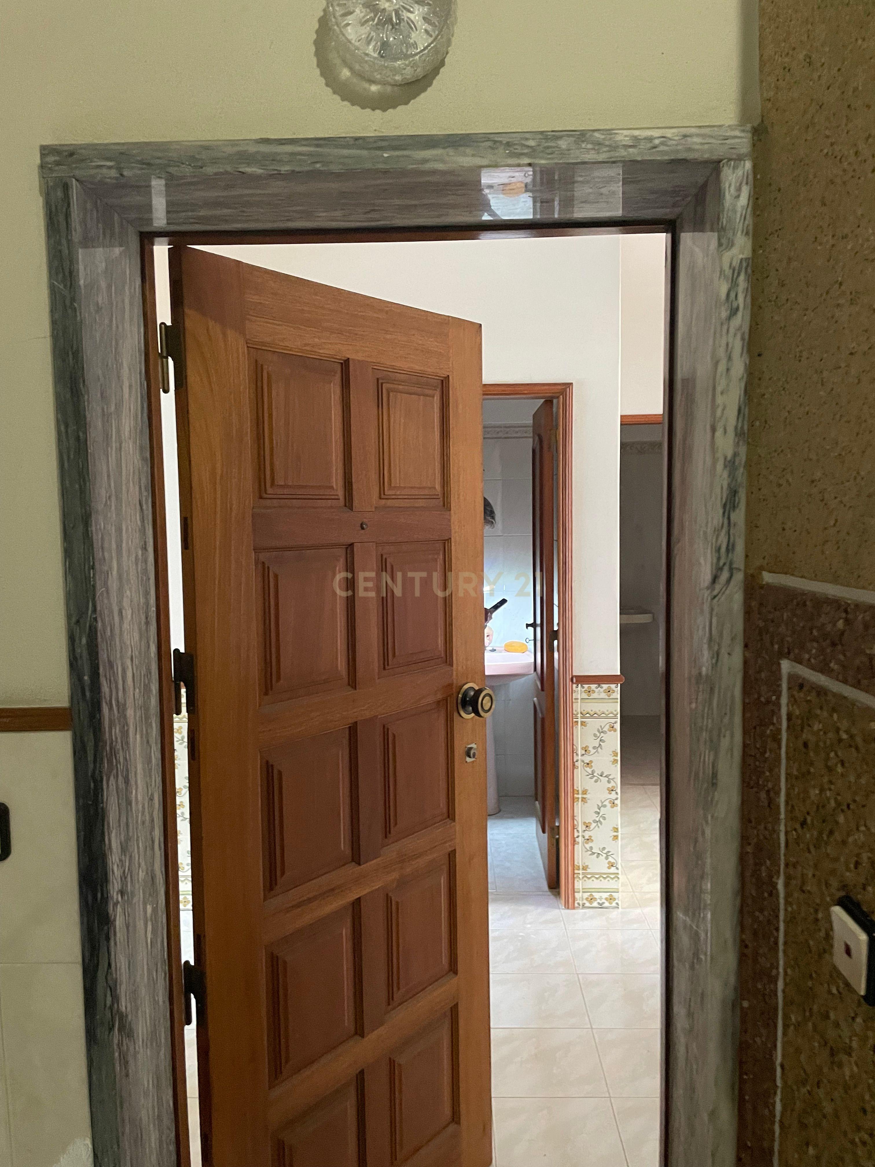 Apartamento T3 em Amora com Varanda e Terraço e Boa Exposição Solar - Image 9