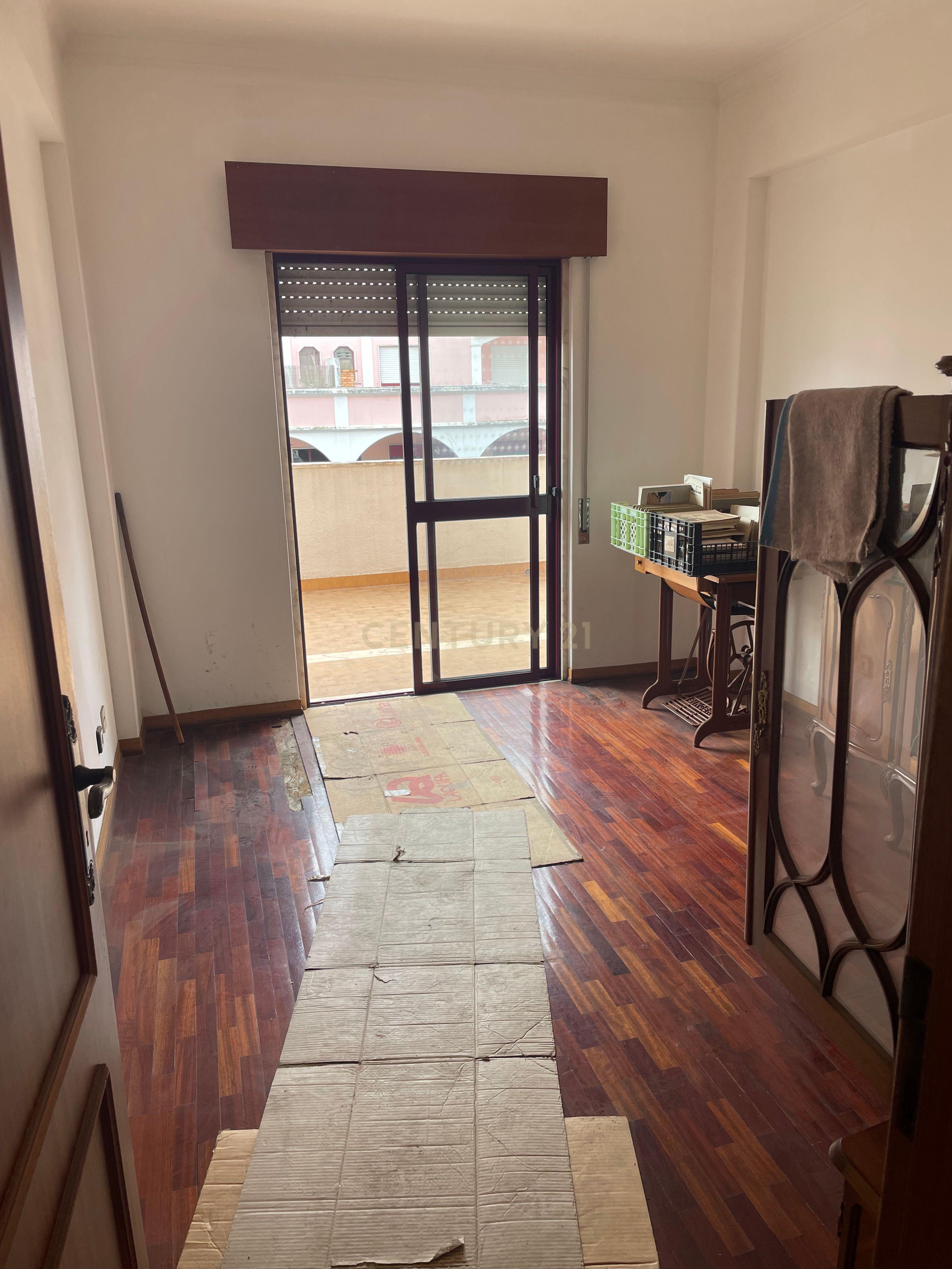 Apartamento T3 em Amora com Varanda e Terraço e Boa Exposição Solar - Image 14