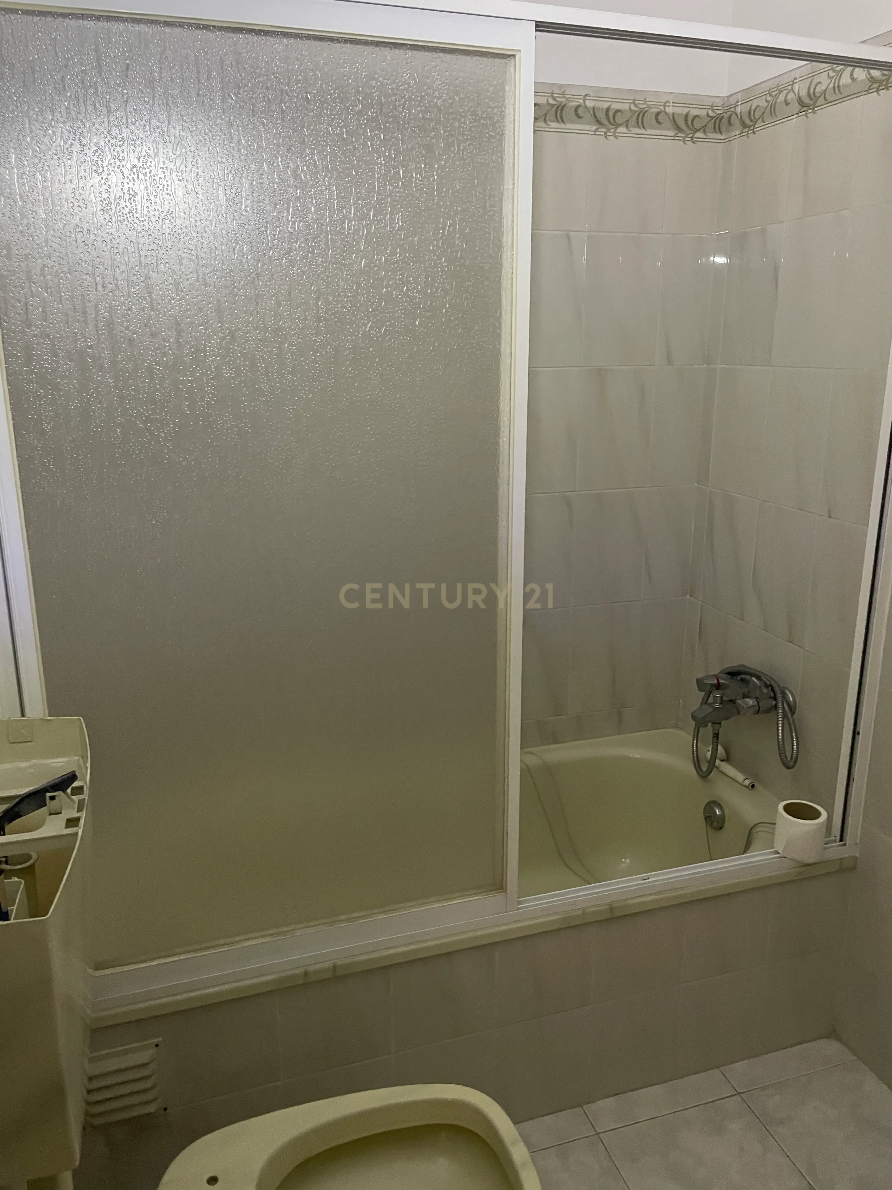 Apartamento T3 em Amora com Varanda e Terraço e Boa Exposição Solar - Image 19
