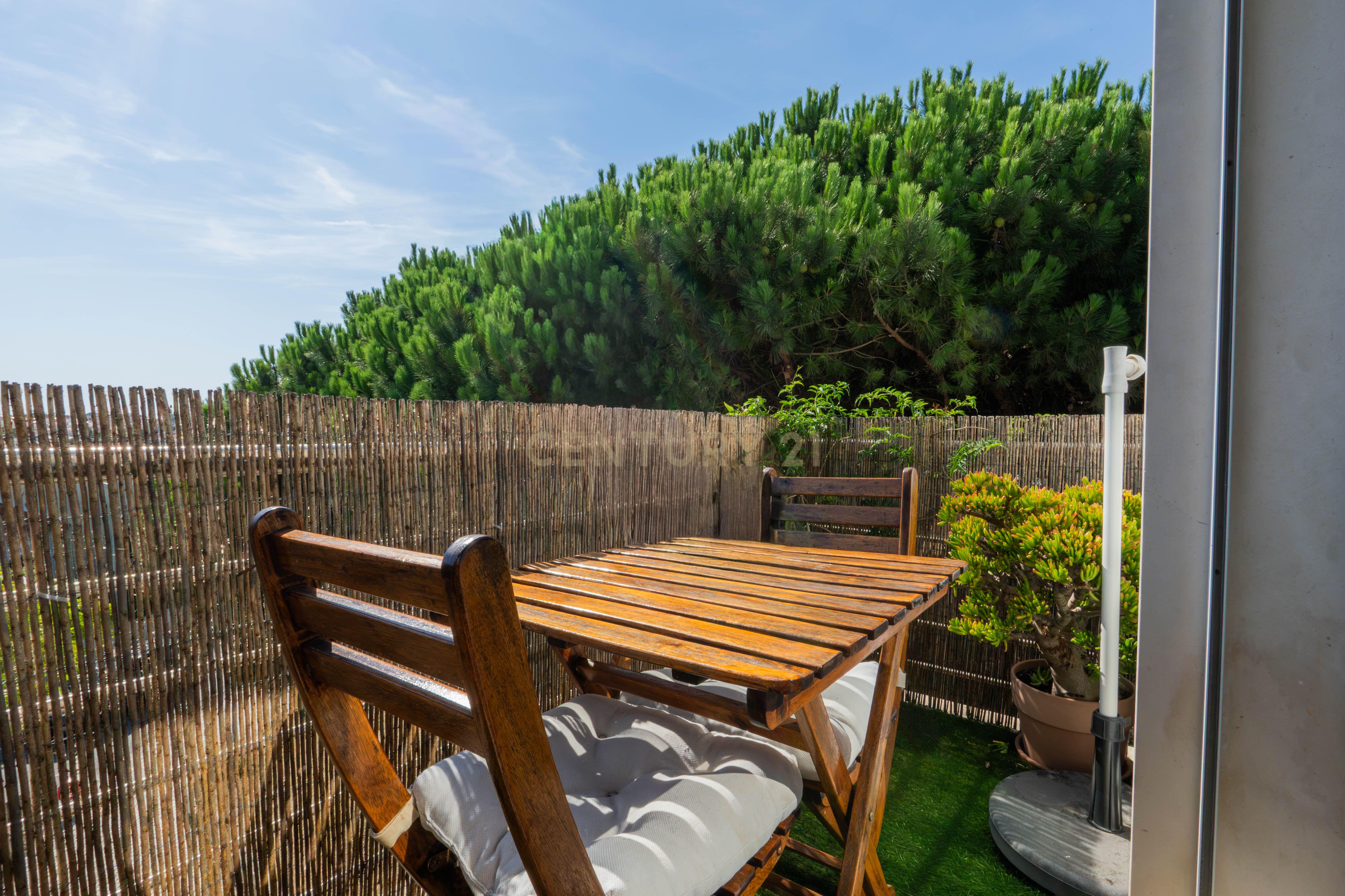 Fotografia 11 de T2 com 115m² na Quinta de São Macário | Varandas | Elevador | Arrecadação | Vista de mar subtil