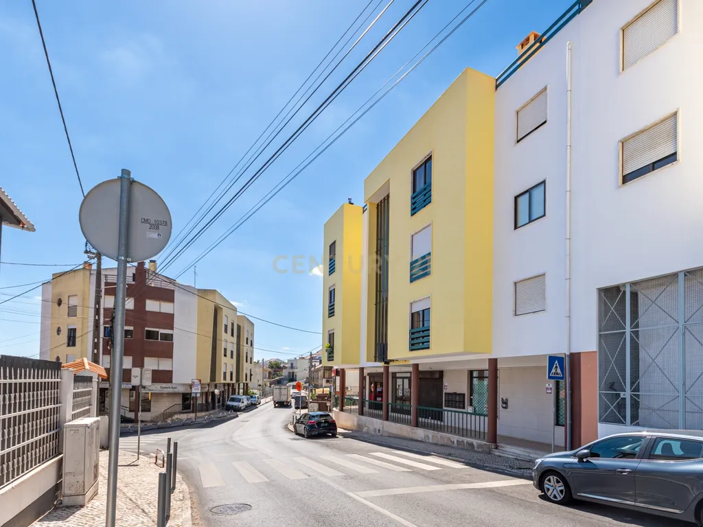 Apartamento T2 Espaçoso com Garagem Box e Arrecadação – Pedernais, Ramada - Image 25