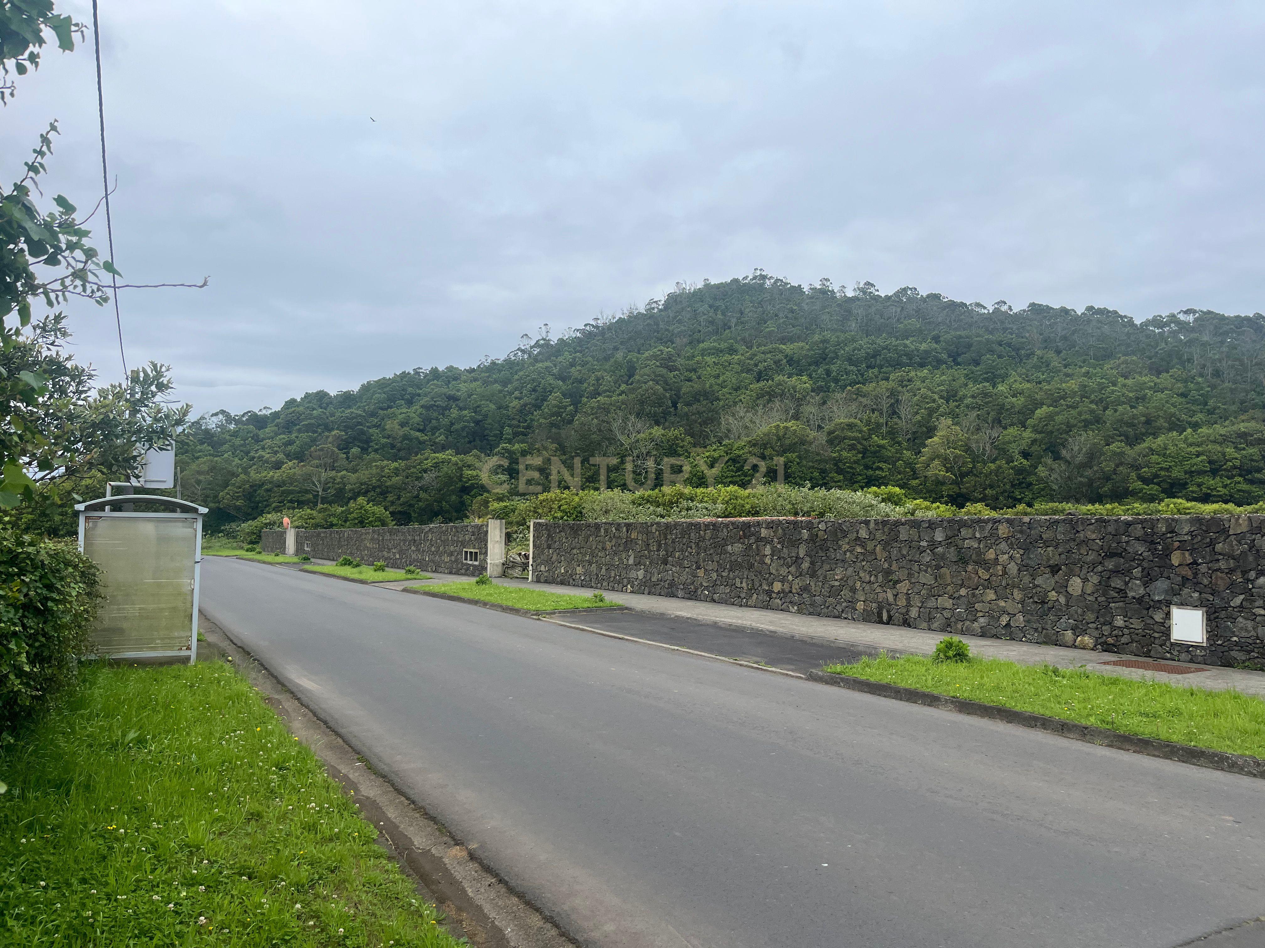 Fotografia 3 de Terreno Urbano em Pico da Pedra, Ribeira Grande de 2,000 m2