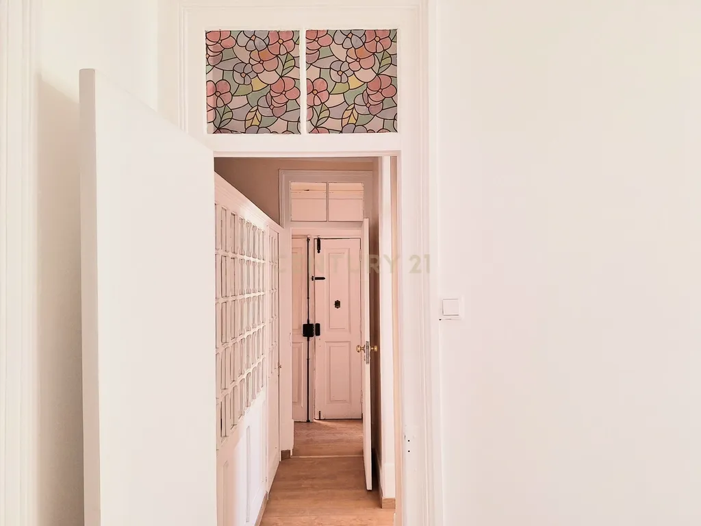 Apartamento T3+2 para Arrendamento em Campolide - Image 1