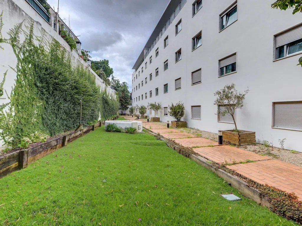 Apartamento T3 com vista panorâmica sobre o Jamor em condomínio fechado com piscina e ginásio - Image 25