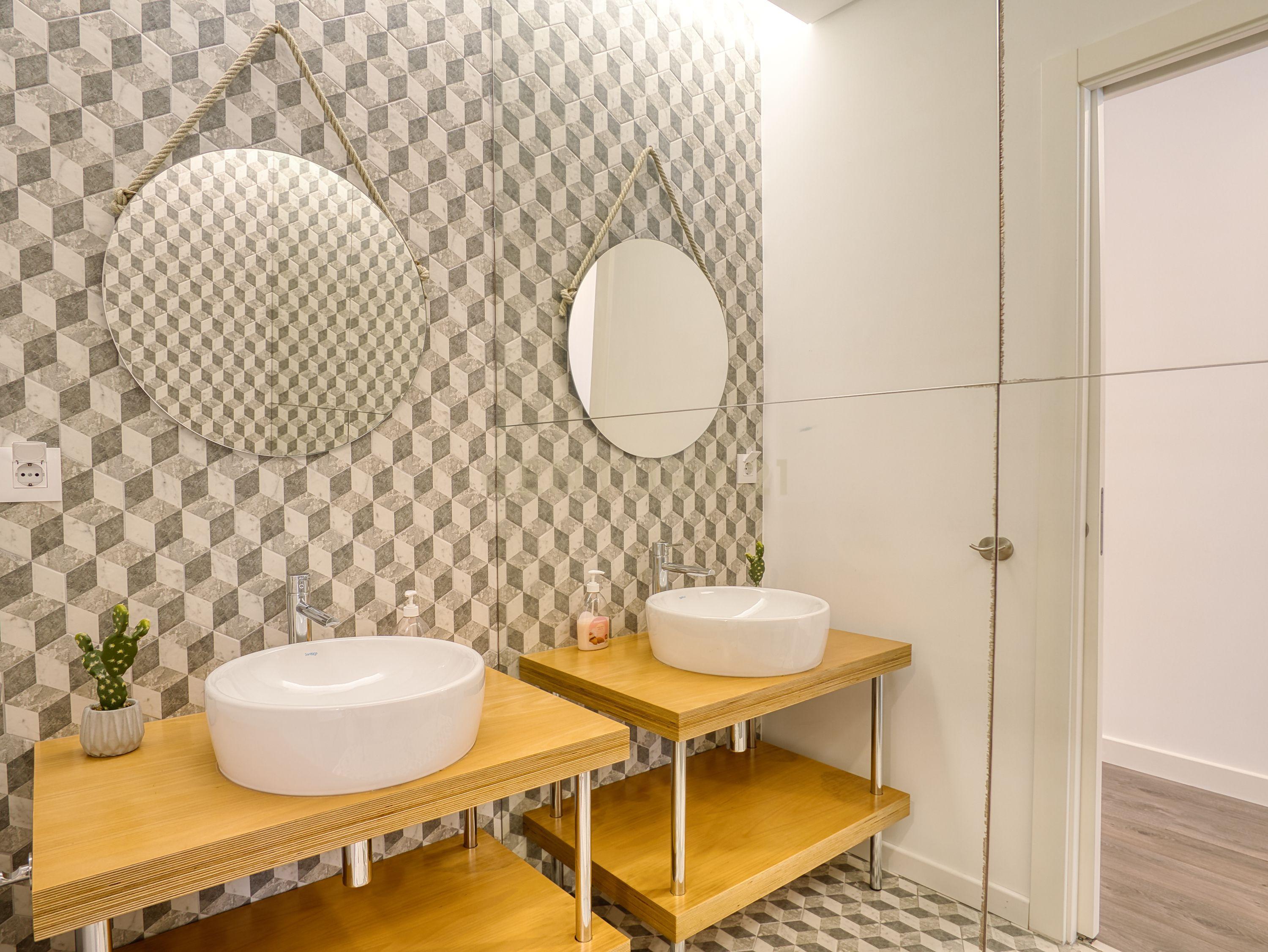Apartamento Moderno T2 em Nazaré - Perto da Praia e Serviços - Image 14