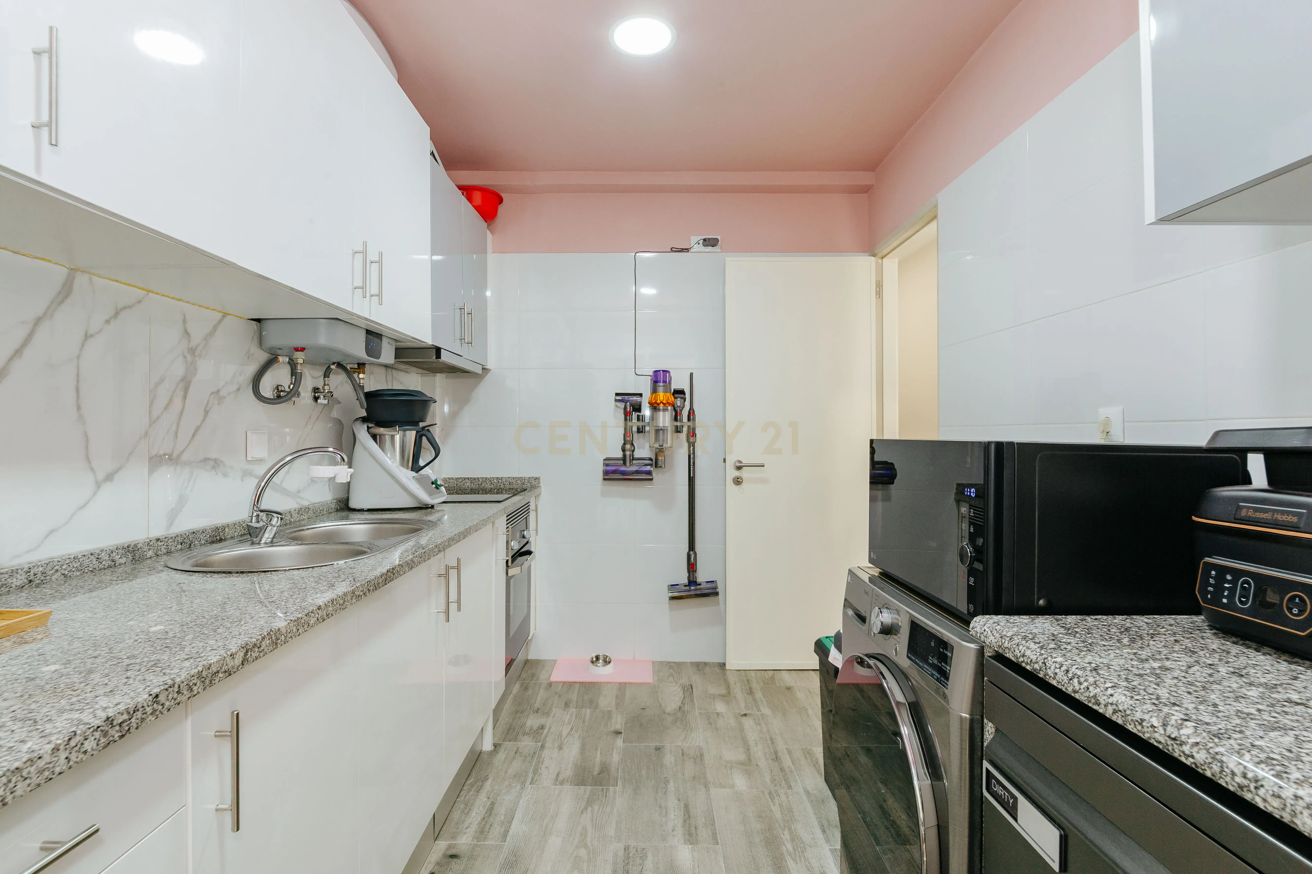 Fotografia 8 de Apartamento T1+1 com estacionamento em Águas Livres, Amadora