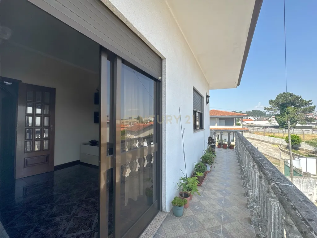 Moradia com 3 Apartamentos com área exterior em Vilela, Paços de Ferreira - Image 39
