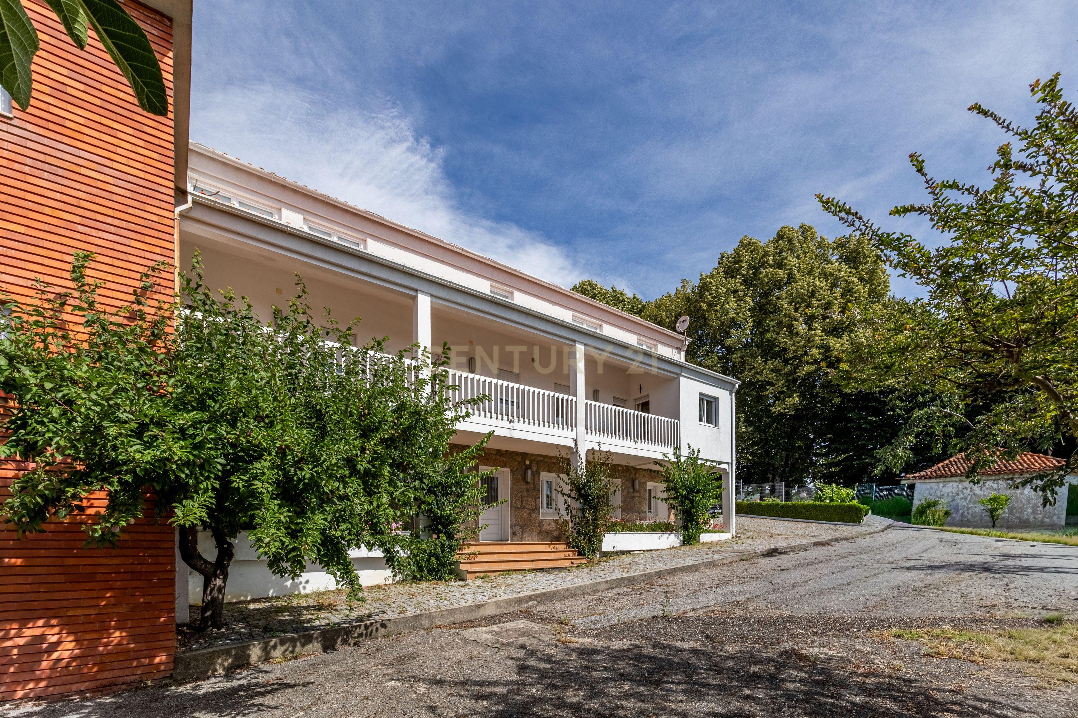 Fotografia 11 de Quinta com cerca de 1 hectare e casa com 11 quartos na Covilhã