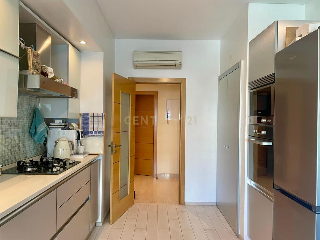 Excelente Apartamento T3 com 185 m² para Arrendamento em Telheiras – Rua António Quadros - Image 8