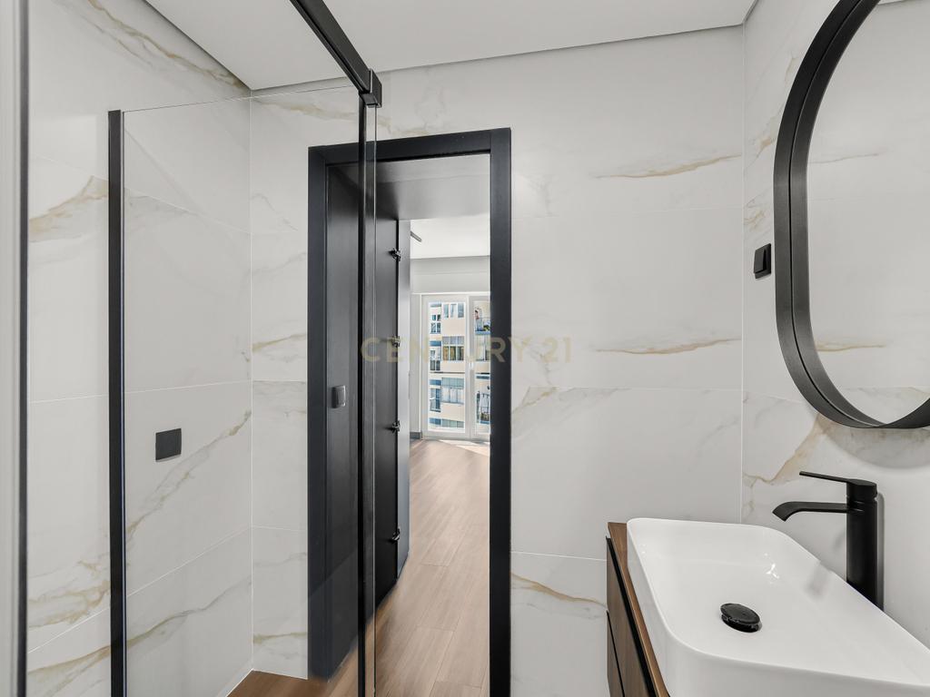 Apartamento T3 Totalmente Renovado - Image 34