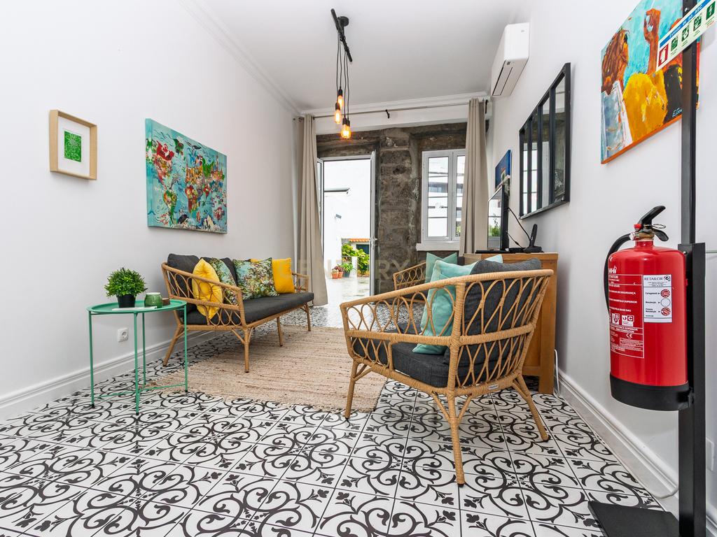 Casa Renovada com Vista para a Cidade em Ponta Delgada - Image 28