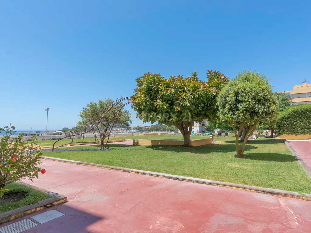 Apartamento T3 com Vista Mar em Oeiras - Image 9