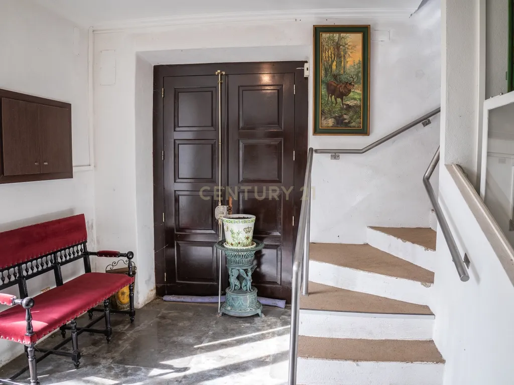 Moradia de charme T5 com Garagem e Terreno em Abrunheira, Sintra - Image 27