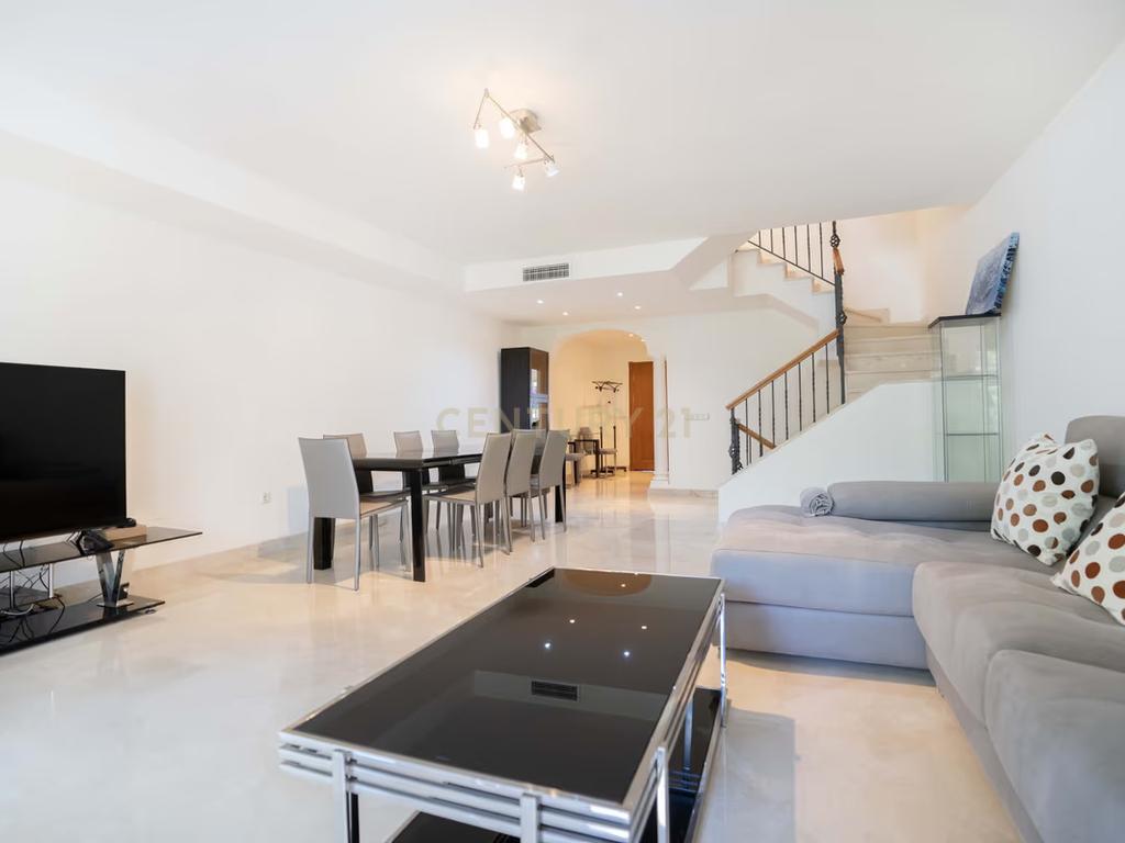 Casa de Luxo em Andalucía com Vista para a Montanha e Piscina - Image 3