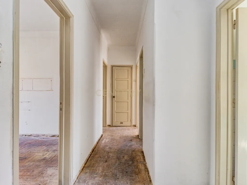Apartamento T2 em Remodelação - Portela de Sintra - Image 10