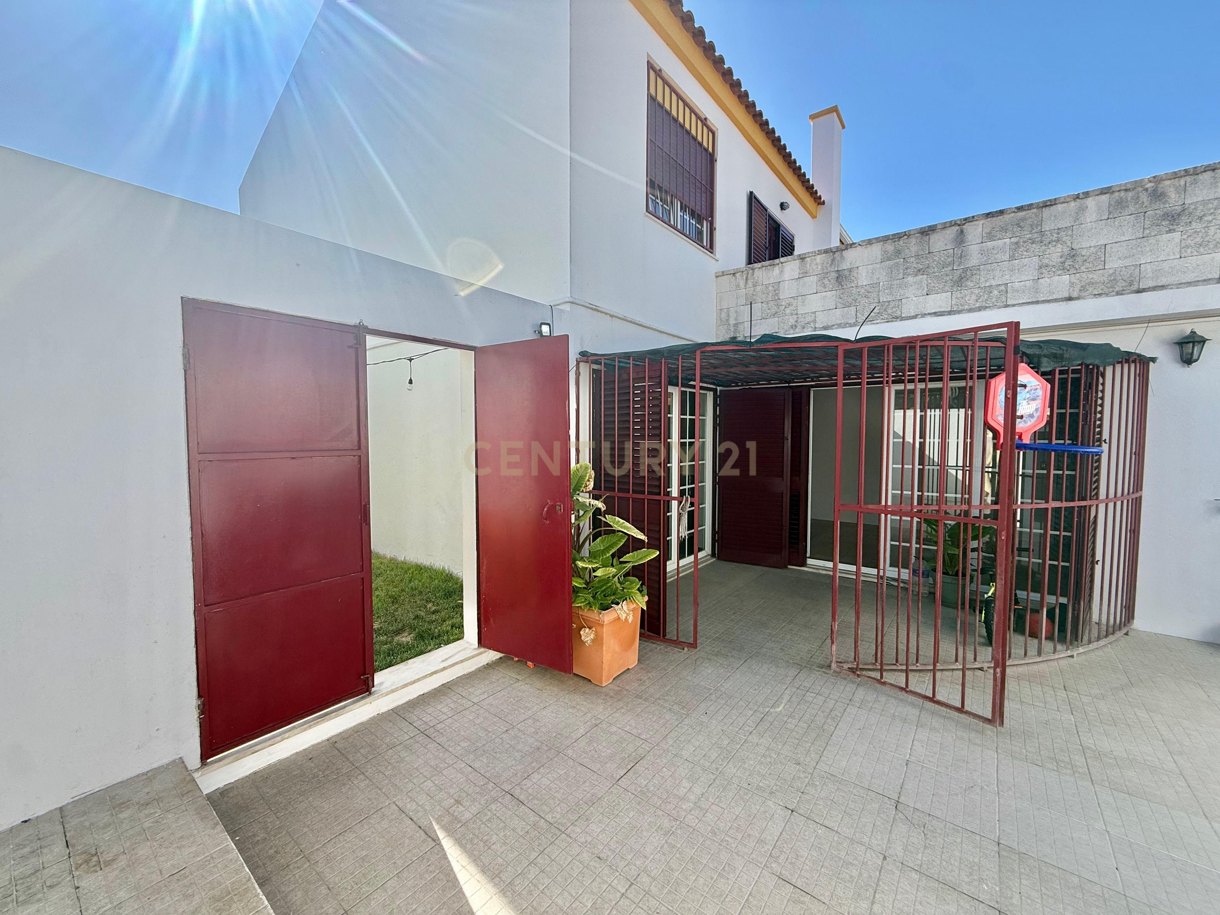 Fotografia 11 de Moradia T4  em Vendas de Azeitão com jardim - Oportunidade