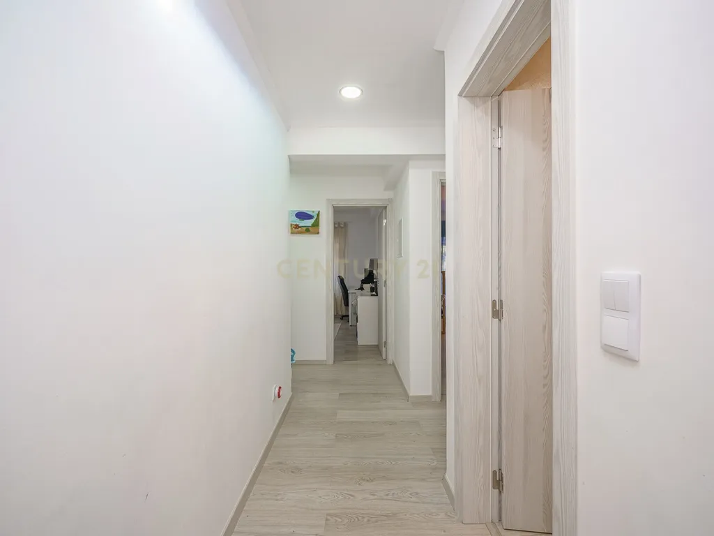 Apartamento T4 renovado | 175 m² | 3 varandas | Bairro do Liceu, Setúbal - Image 17