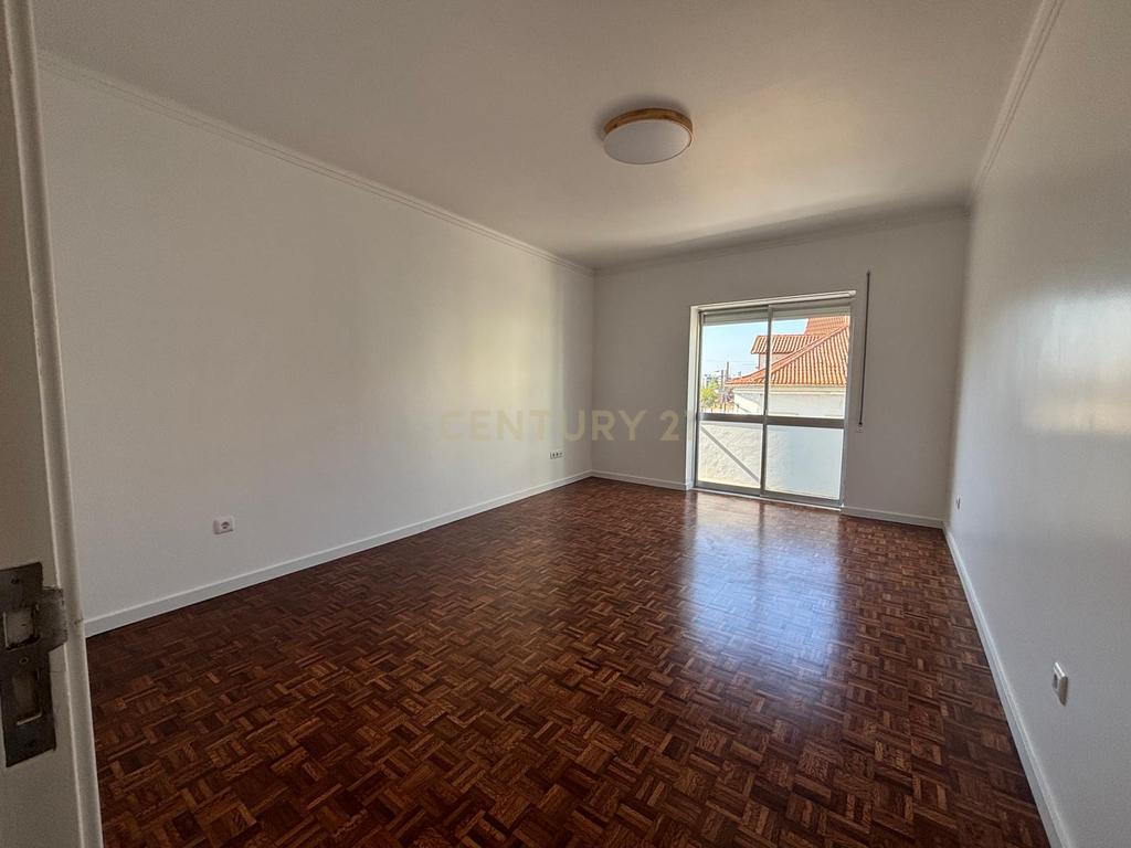 ARRENDAMENTO - Apartamento T3, todo renovado no centro da cidade de Pombal - Image 20