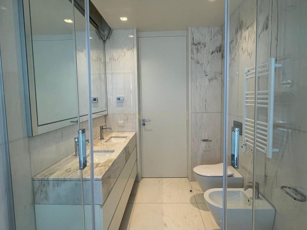 Moradia T3+1 em Cascais com Piscina Privada, Varandas e Jardim - Image 14