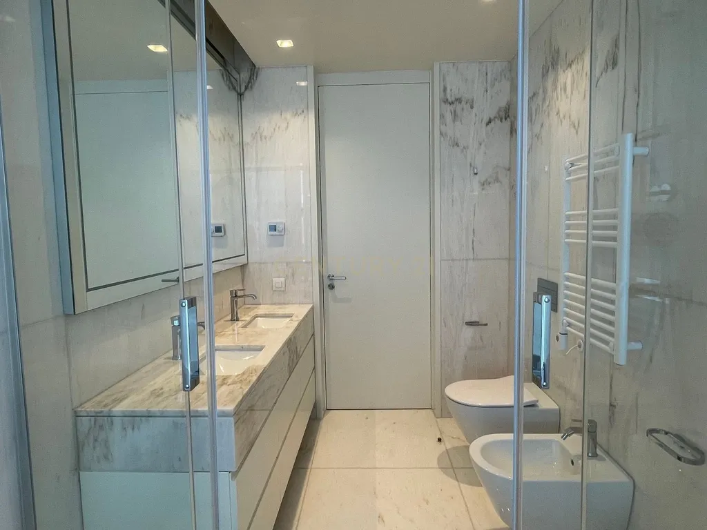 Moradia T3+1 em Cascais com Piscina Privada, Varandas e Jardim - Image 14