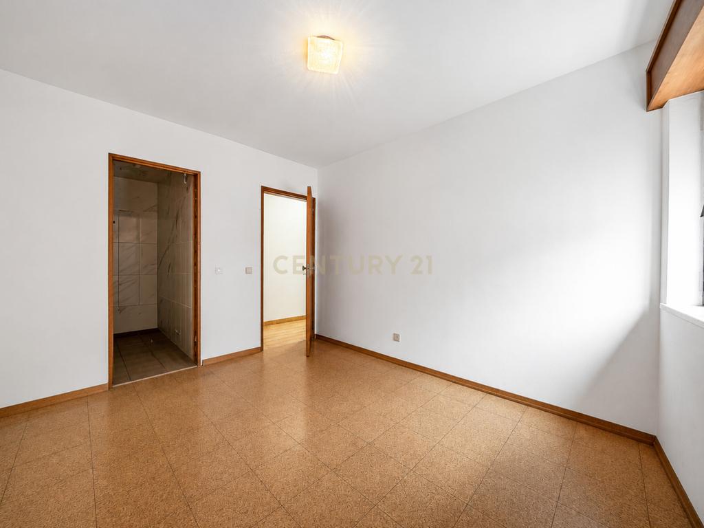 Apartamento T3 de 95m2 no Centro de Alcantarilha - Image 19