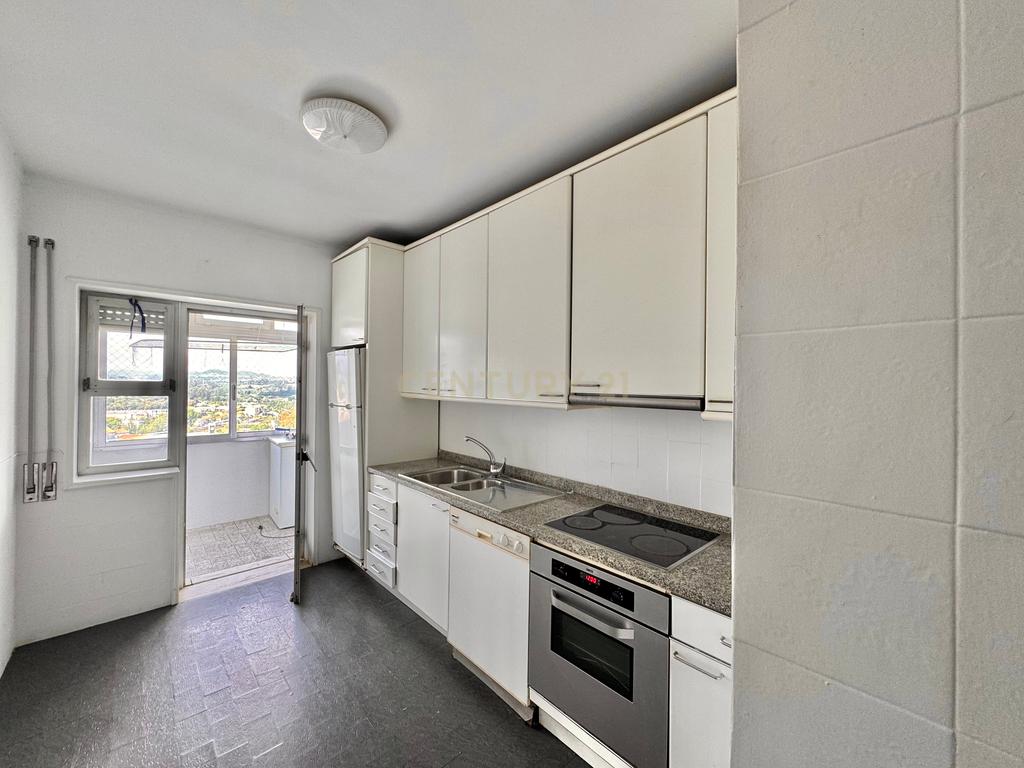 Apartamento T4 no centro de Santo Tirso - Image 22