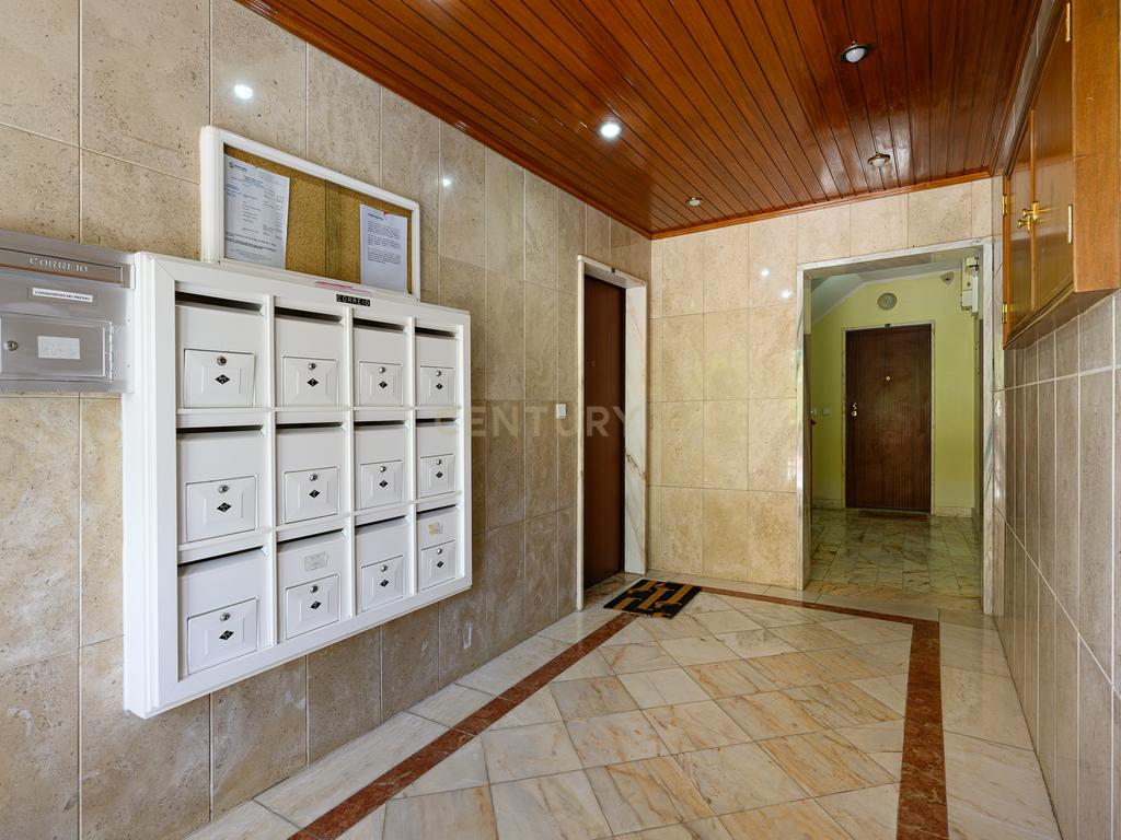 Apartamento T2 Remodelado | Charneca de Caparica - Image 17