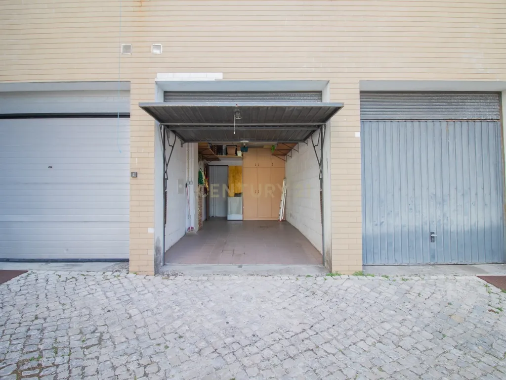 T3 com Terraço, Churrasqueira e Garagem Independente – Figueira da Foz - Image 38