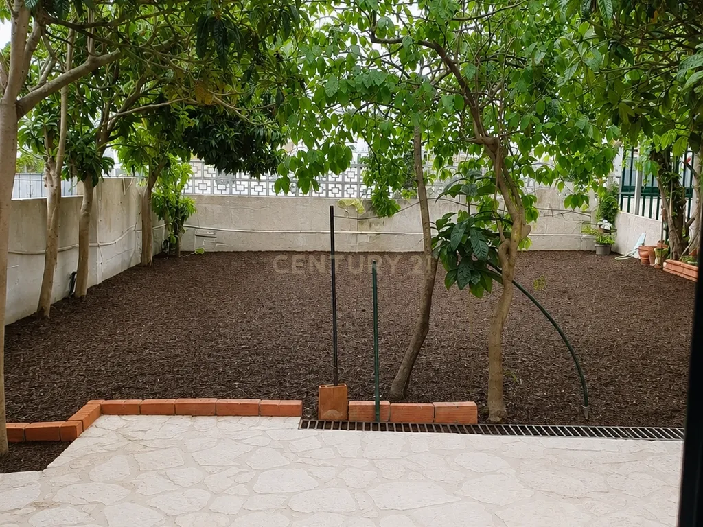 **Moradia térrea para remodelar nas Quintinhas – Charneca da Caparica | Terreno com 290 m²** - Image 9
