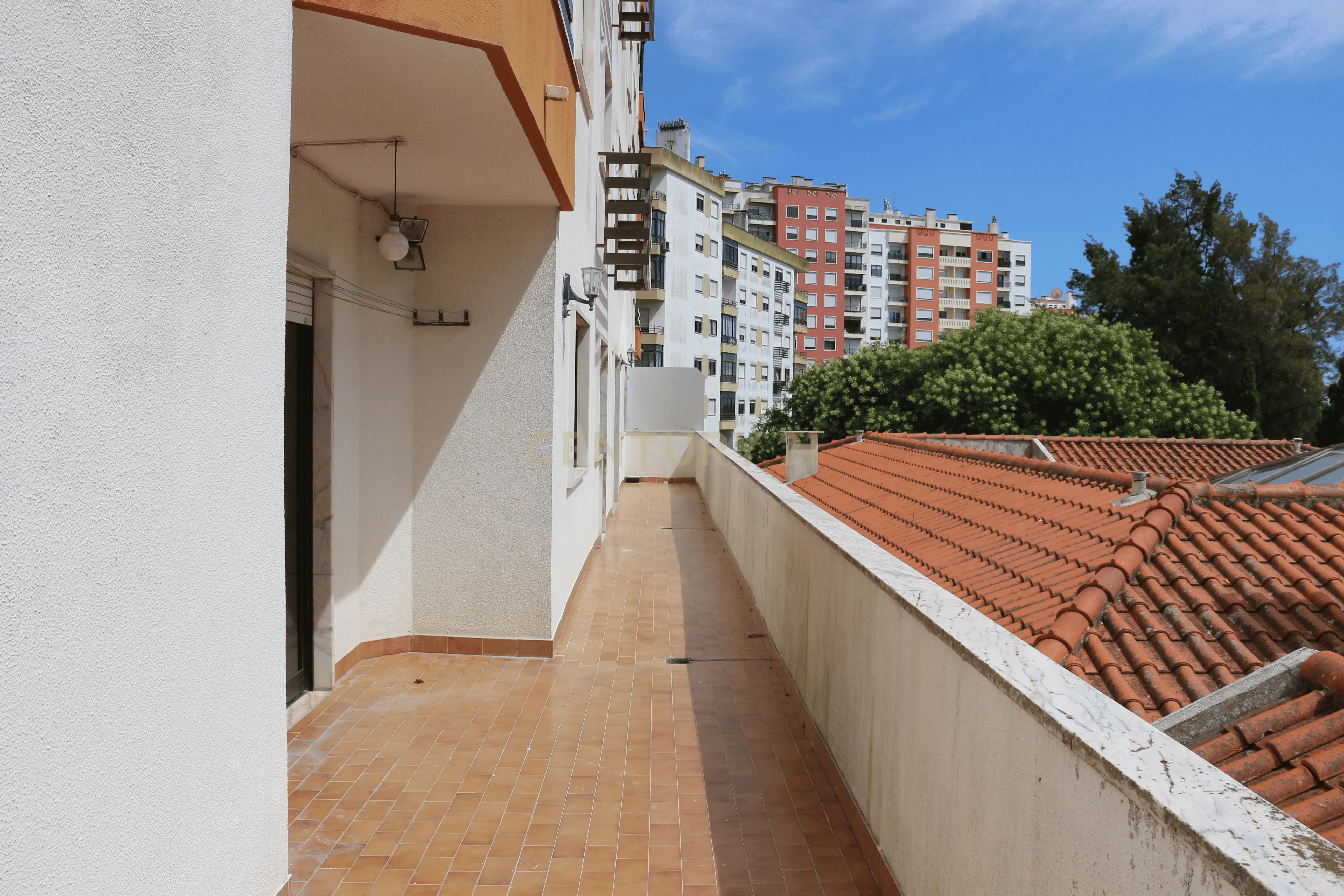 Fotografia 6 de Apartamento T4 com Terraço e Garagem, Massamá