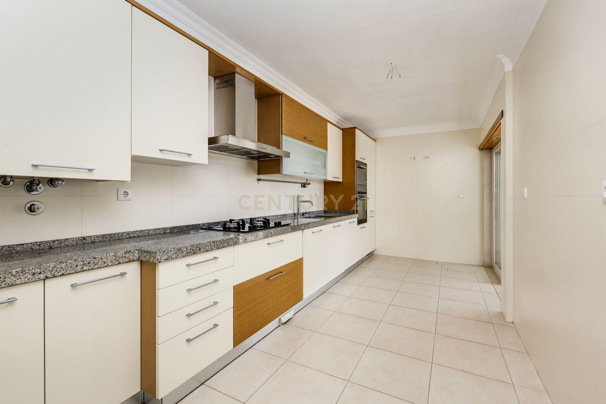 Fotografia 9 de Apartamento T3 na Serra das Brancas, com box de 67m2 e arrecadação.
