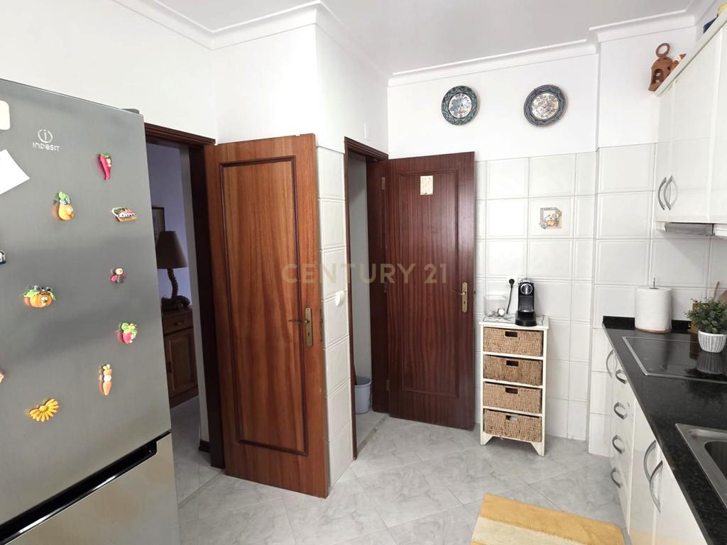  Apartamento T2 em Sesimbra, primeira linha da praia com Terraço Vista Mar - Image 16