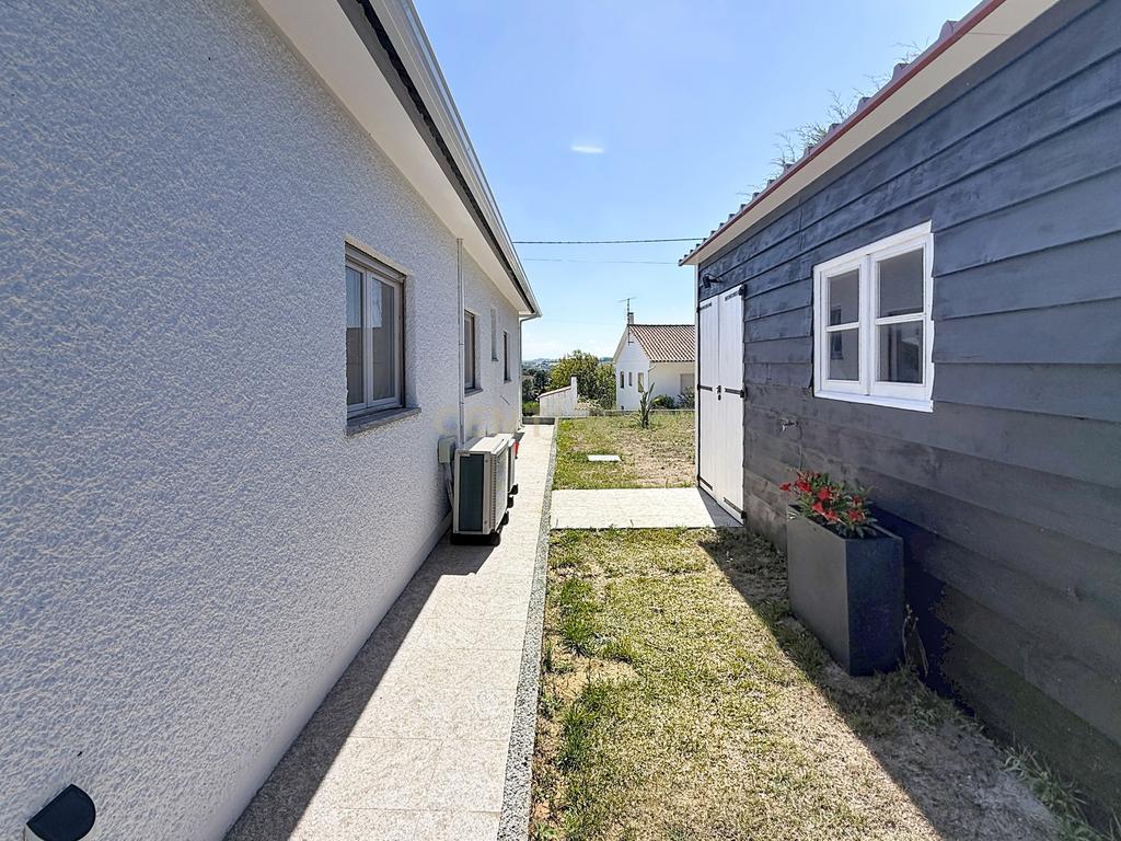 Moradia isolada com amplo terreno de 1.350 m², junto a Alcobaça - Image 23